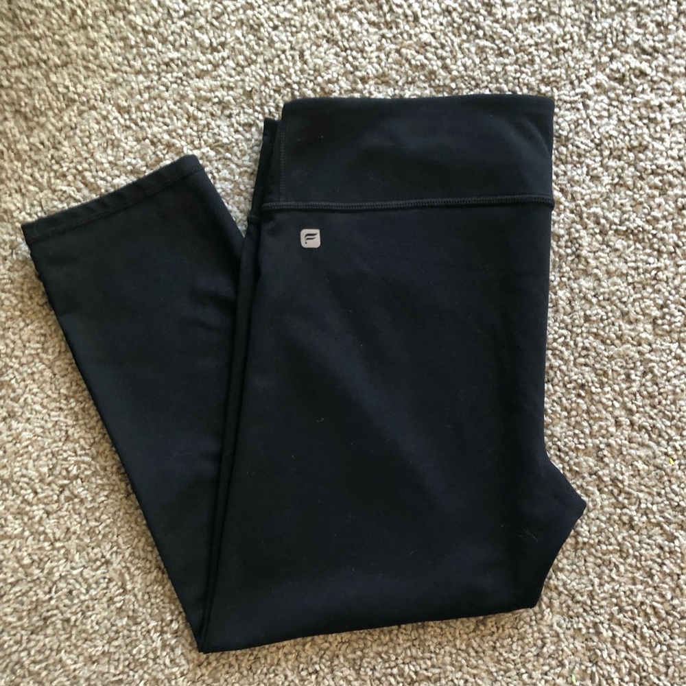 Fabletics black leggings capri size L. Only worn a couple times.